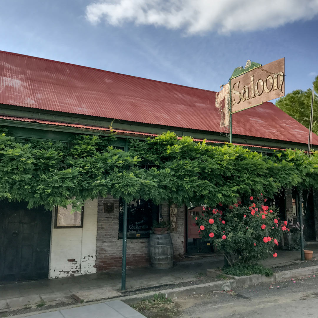 without HDR / HDR · HDR